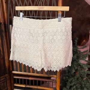 Ann Taylor Loft Riviera Short Cream Lace